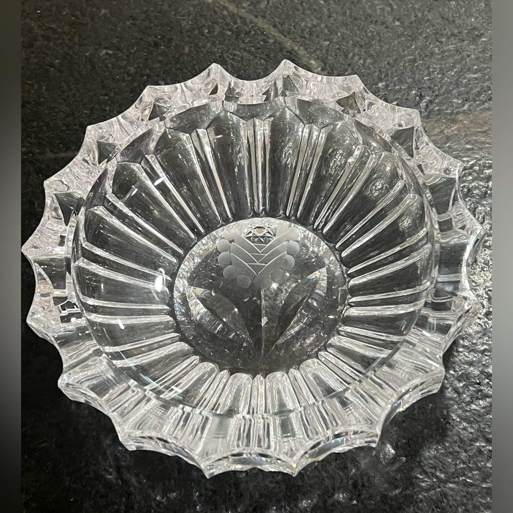 VINTAGE CLEAR CUT CRYSTAL  CIGAR ASHTRAY FLOWER ETCHED IN THE BOTTOM.